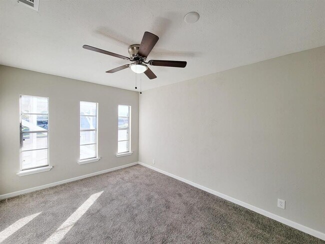 Building Photo - 4119 Holloway Dr