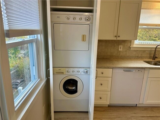 Building Photo - 54 Planet Ave