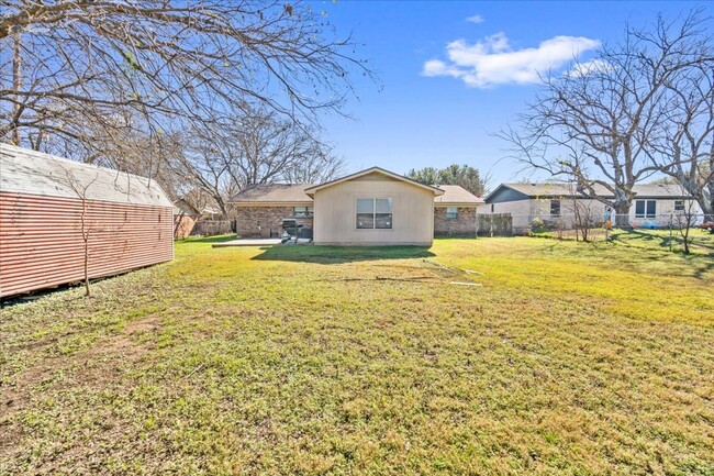 Building Photo - 3/3 with 2 living areas in Midway ISD