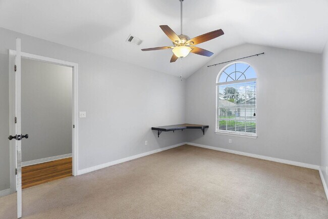 Building Photo - 1911 Summer Hills Ln