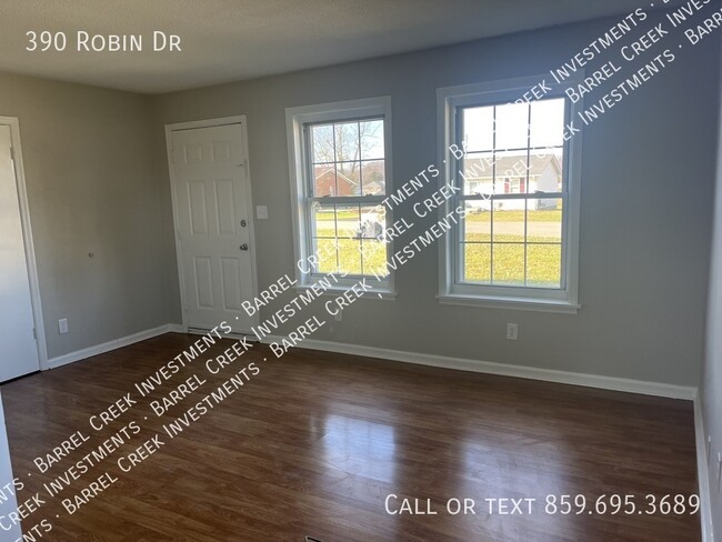 Building Photo - 2-Bedroom 1-Bath Brick Duplex with Spaciou...