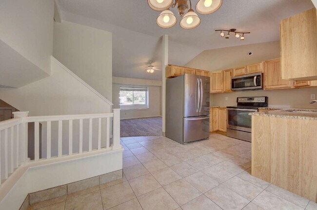 Building Photo - Charming Colorado Springs Rental in Top Ra...