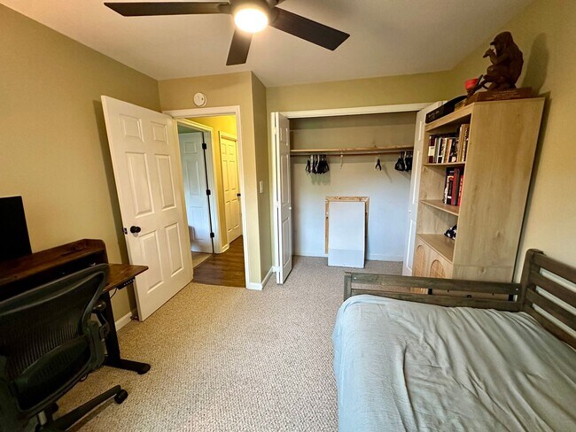 Building Photo - 1205 Woodbridge Dr