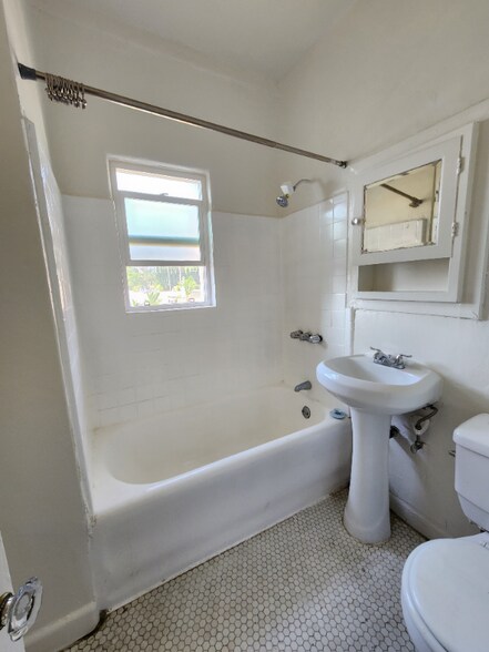 Building Photo - 1845 N Gramercy Pl