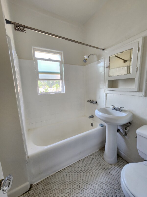 Building Photo - 1845 N Gramercy Pl