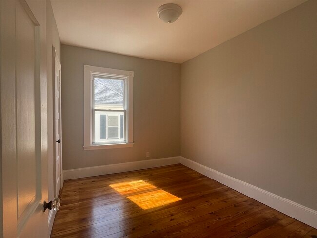 Building Photo - 48 Woodlawn St