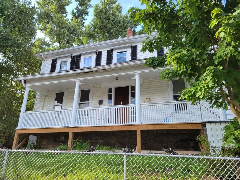 Building Photo - 27 Phebe St