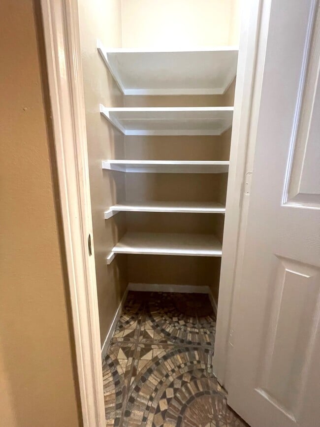 Building Photo - 1134 Somercotes Ln