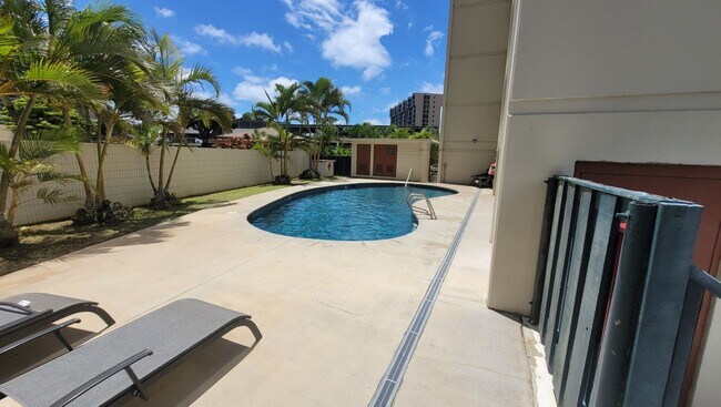 Building Photo - Nice 2bd, 1bath, 1pkg. $2400