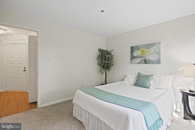 Building Photo - 5006 Dorsey Hall Dr