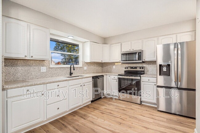 Building Photo - 3500 NE 72nd Terrace