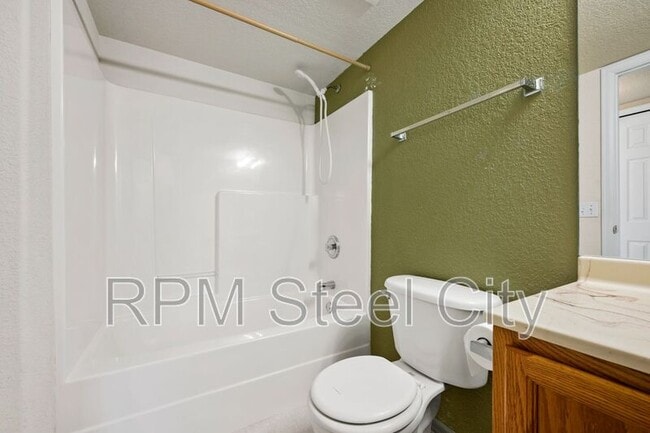 Building Photo - 1014 Pinecrest Dr