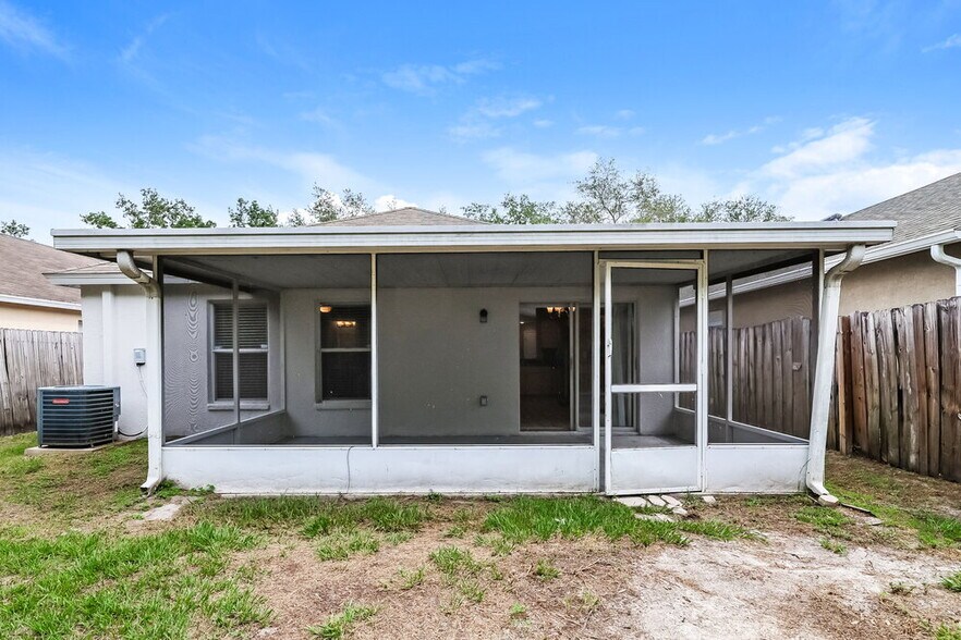 Building Photo - 6719 Summer Cove Dr