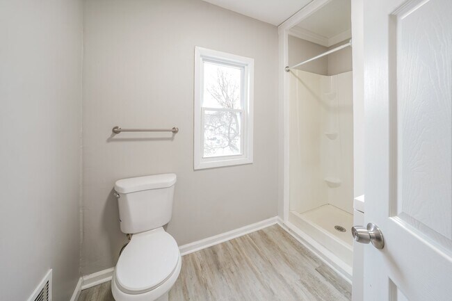 Building Photo - 593 Emerson St