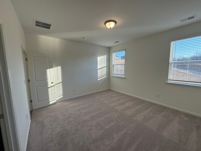 Building Photo - 2136 Norwood Ct