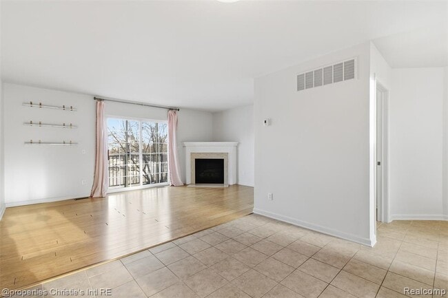 Building Photo - 1050 18th St