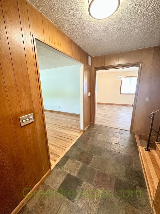 Building Photo - Mid-Century Classic House in Reedwood Neig...