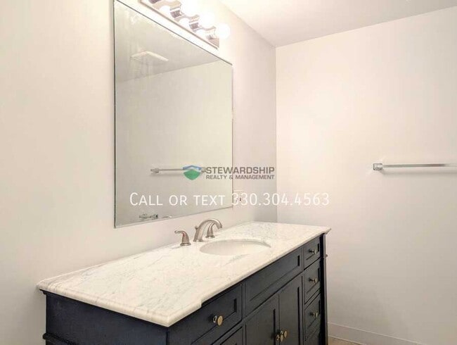 Building Photo - 376 Oak Mnr Ave NE