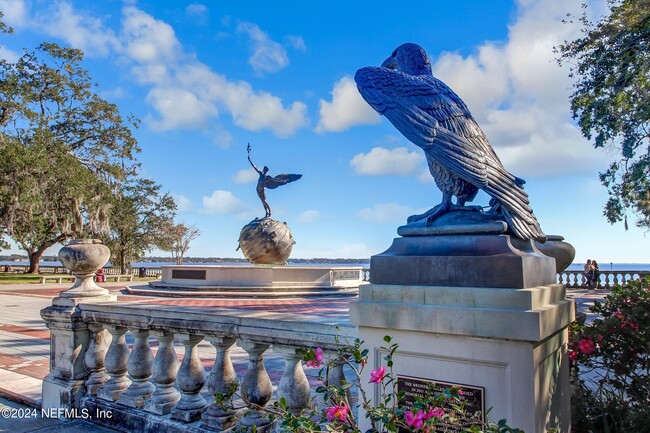 Building Photo - 2050 Dellwood Ave