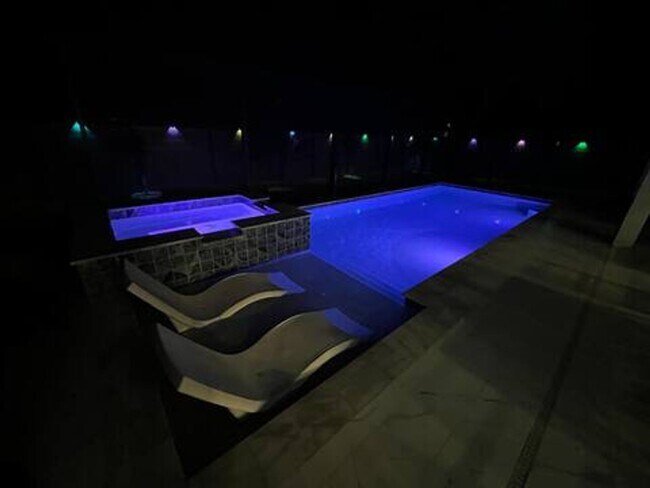 Building Photo - 135 Tahiti Cir