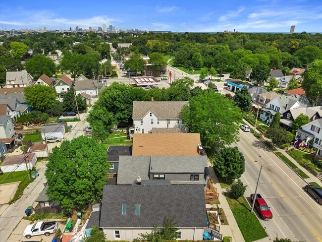 Building Photo - 3149 S Howell Ave