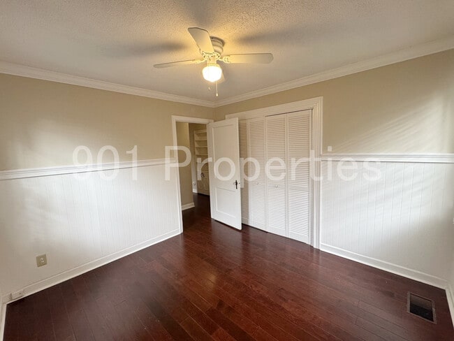 Building Photo - 81 S Larchmont Dr