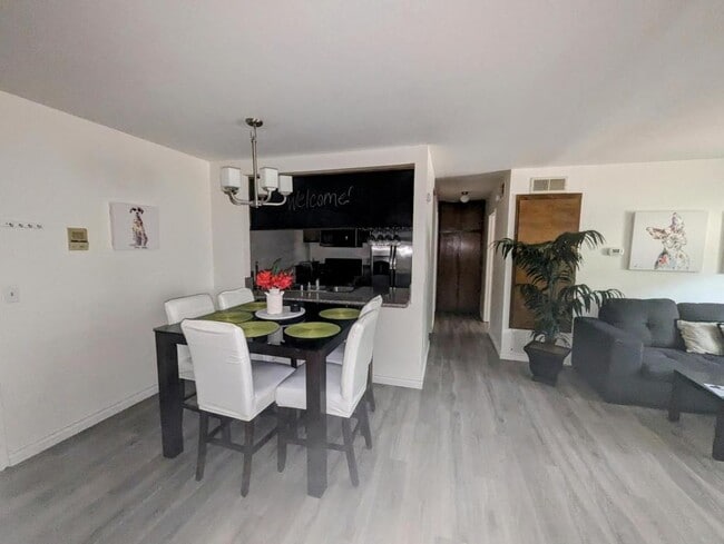 Building Photo - 7845 Golfcrest Dr