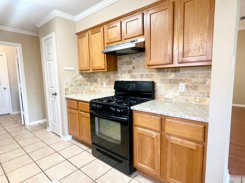 Kitchen - 1412 Kernstown Ln