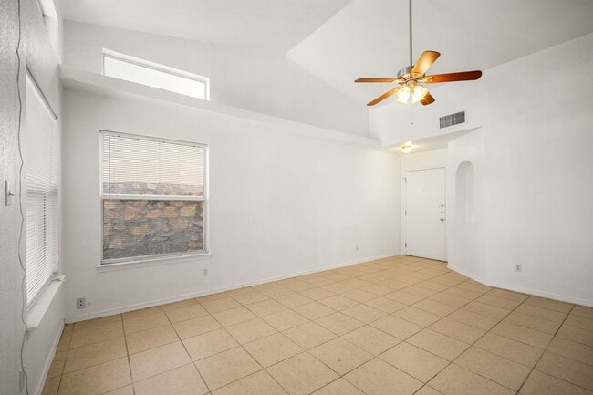 Building Photo - BEAUTIFUL EASTSIDE EL PASO HOME