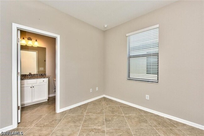 Building Photo - 9460 Foxglove Ln