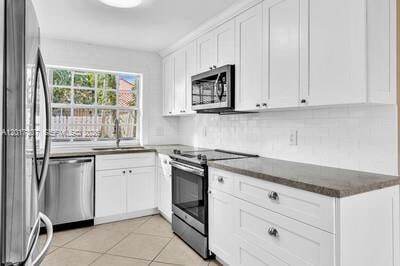 Building Photo - 1395 Cottonwood Cir