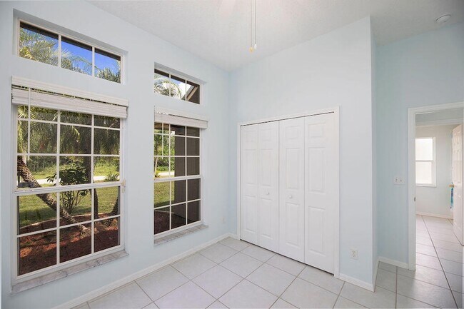 Building Photo - 2741 SW Pierson Rd