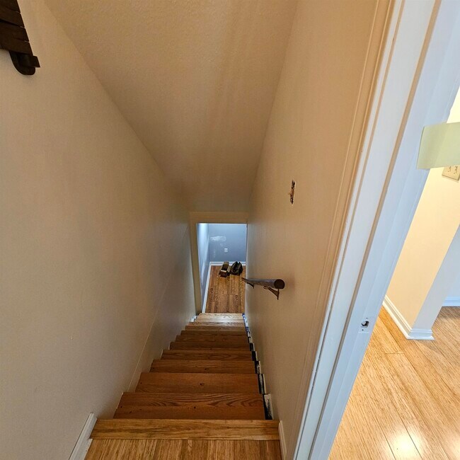 Building Photo - 8 Balmoral Dr