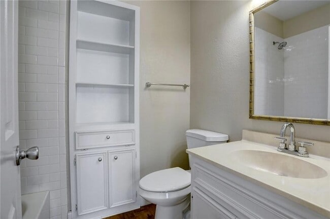 Building Photo - 1610 Waterston Ave