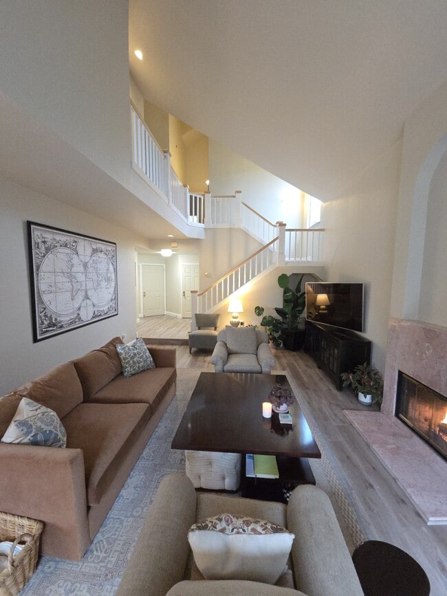 Building Photo - 10 Gregory Pl