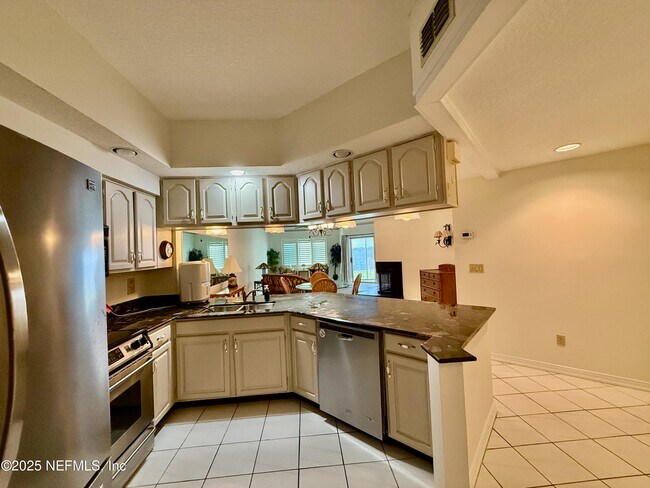 Building Photo - 2099 Winterbourne N