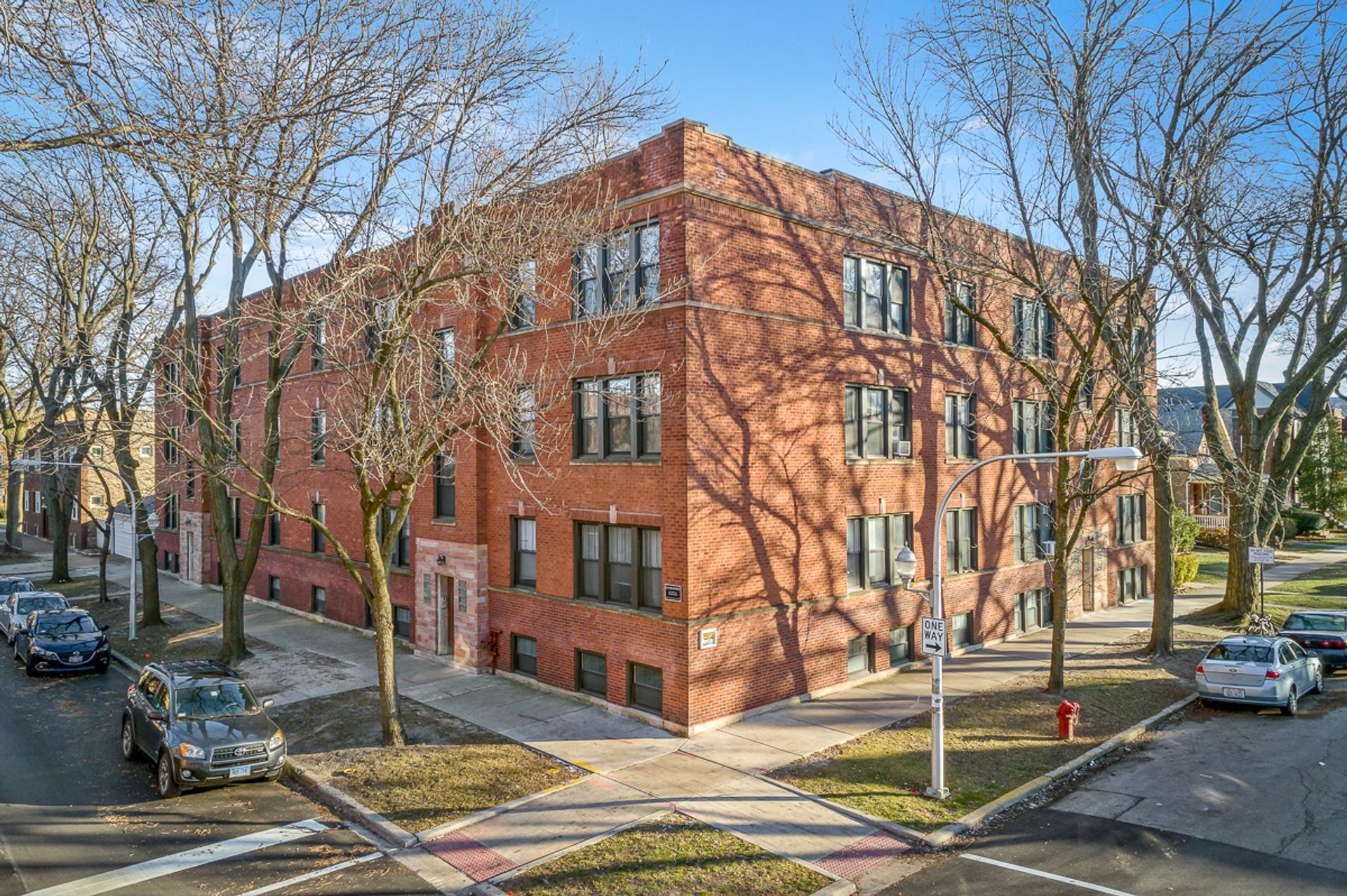 Building Photo - 4956 N Oakley Ave