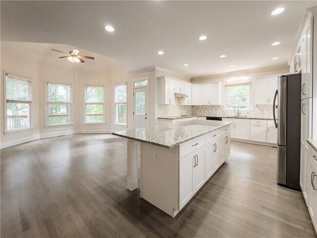 Building Photo - 7335 Craigleith Dr