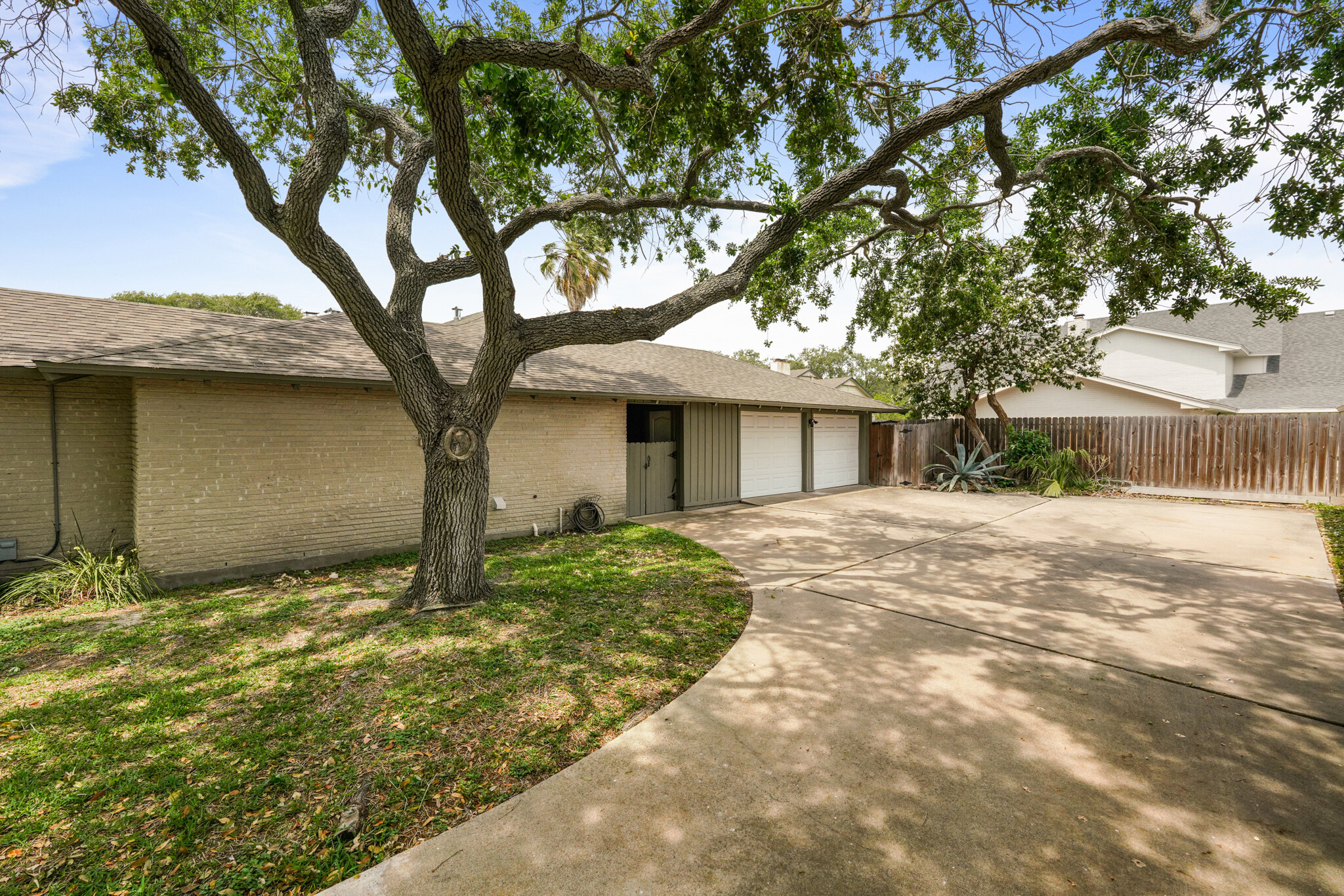Building Photo - 4942 Cherry Hills Dr