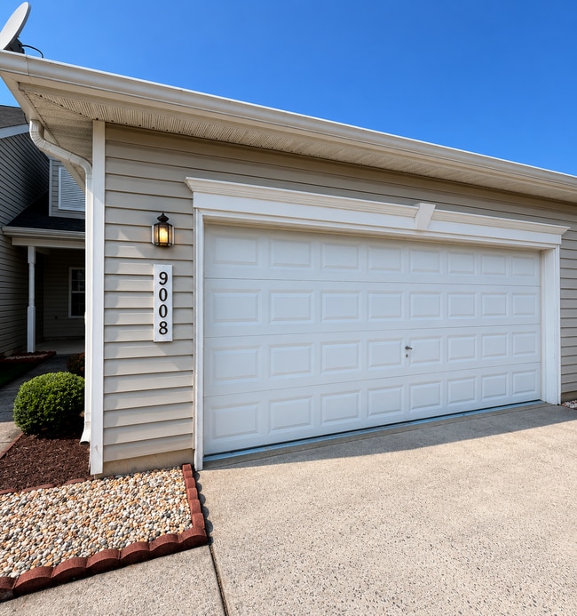 Building Photo - 9008 Executive Club Dr