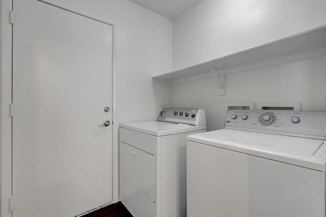 Building Photo - 193 Chadwell Ct