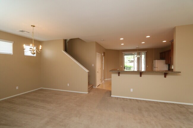 Building Photo - Beautiful Spacious 4 Bedroom Home!