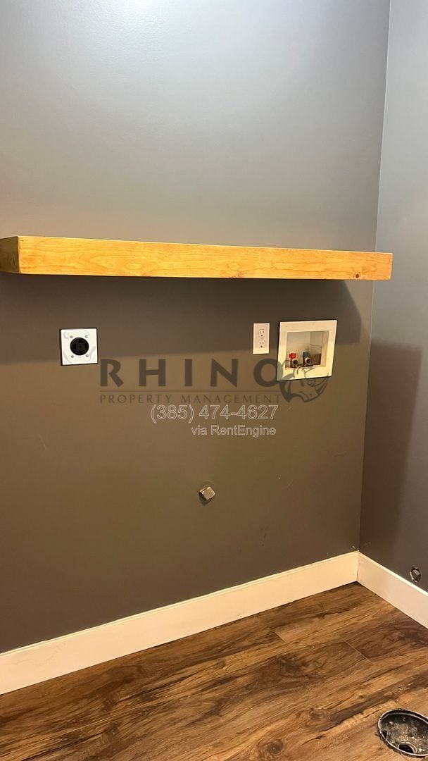 Building Photo - 578 Dexter St W