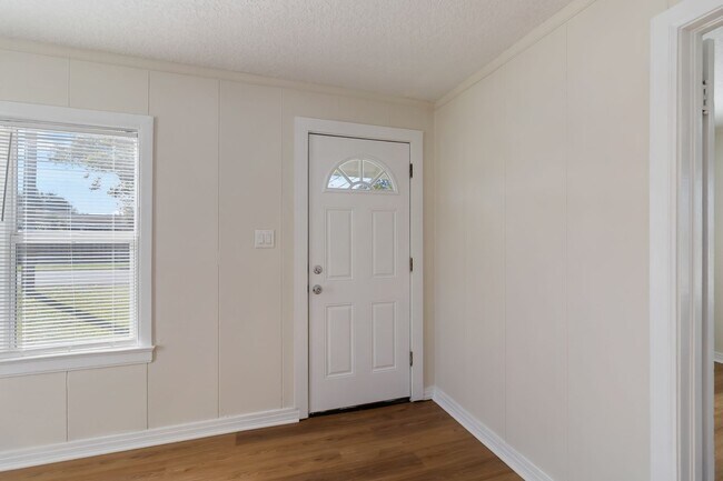 Building Photo - Charming 1/1 Home in St. Cloud Close to the Lakefront Park