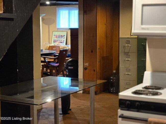 Building Photo - 126 S Sherrin Ave