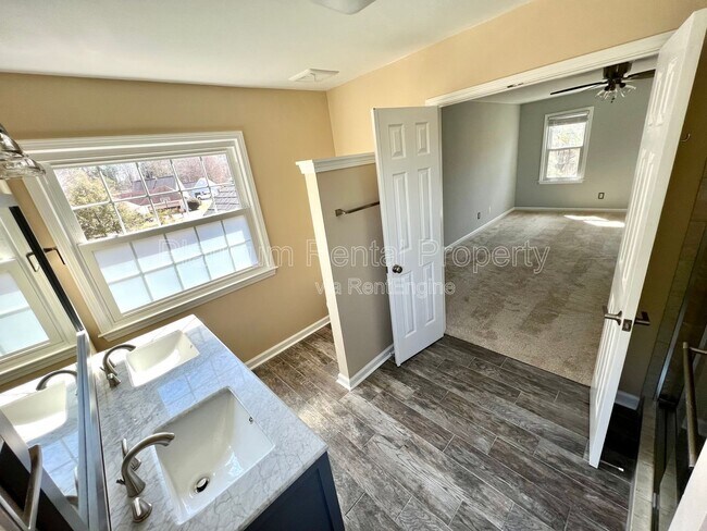 Building Photo - 3707 Rogers Cove