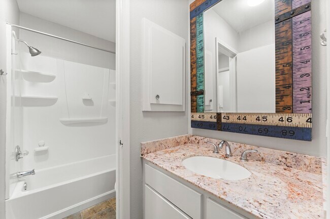 Building Photo - 71 Hideaway Dr