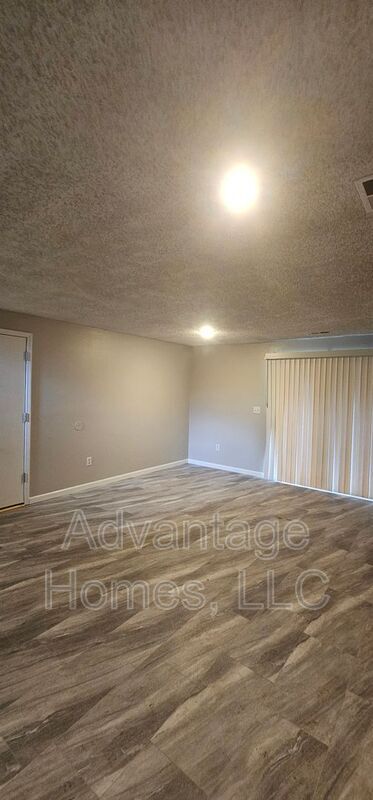 Building Photo - 11418 E 71 St