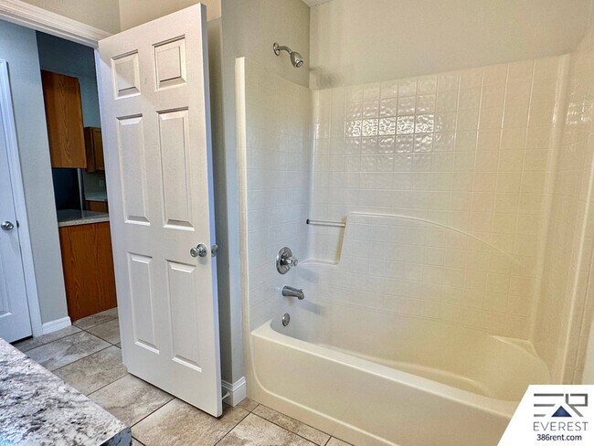 Building Photo - 32 Pierce Ln