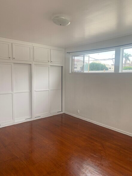 Building Photo - 144 S Bedford Dr